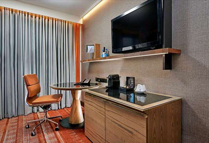 Номер Deluxe Кровать Кинг, Hilton London Tower Bridge