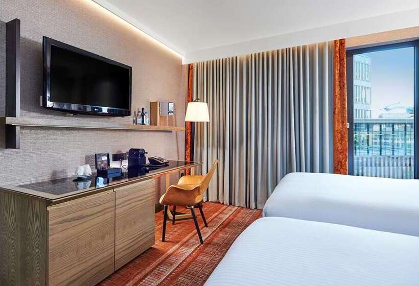 Номер Deluxe, Hilton London Tower Bridge