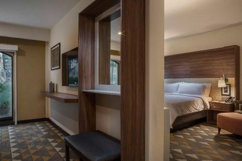 キングサイズベッドのスイートルーム, Holiday Inn Tlaxcala, An Ihg