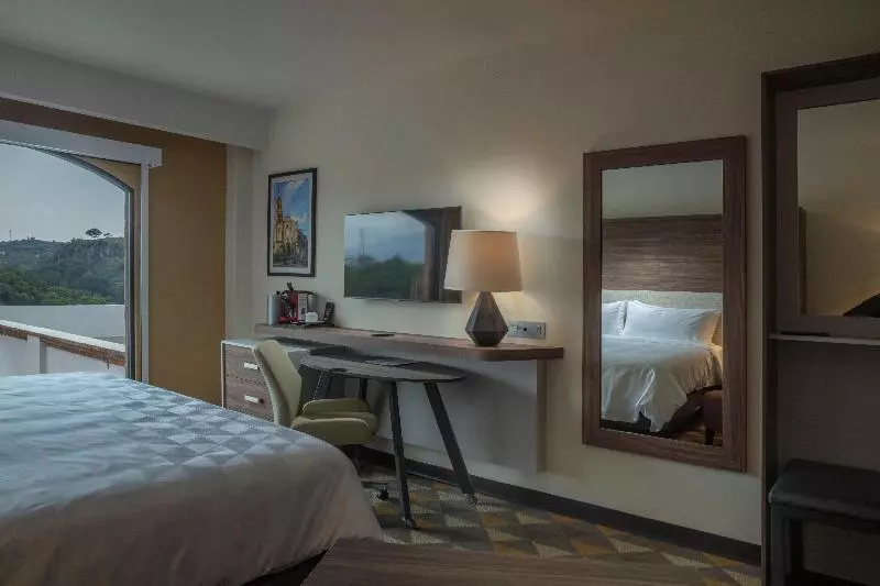 キングサイズベッドのスタンダードルーム, Holiday Inn Tlaxcala, An Ihg