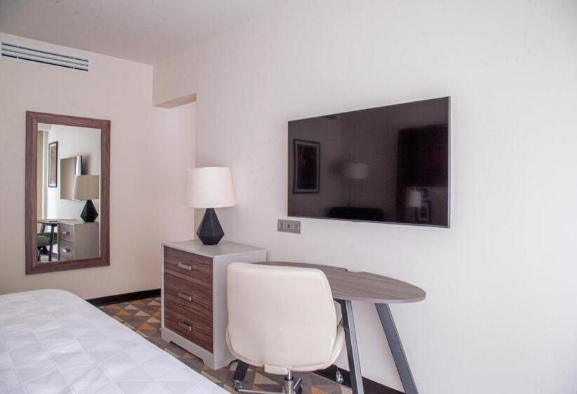 キングサイズベッドのスイートルーム, Holiday Inn Tlaxcala, An Ihg