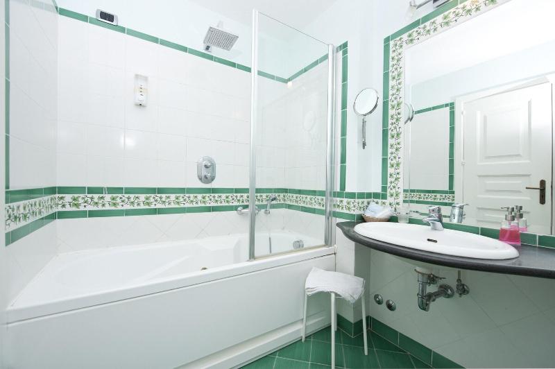 جناح, Holiday Inn Tlaxcala, An Ihg