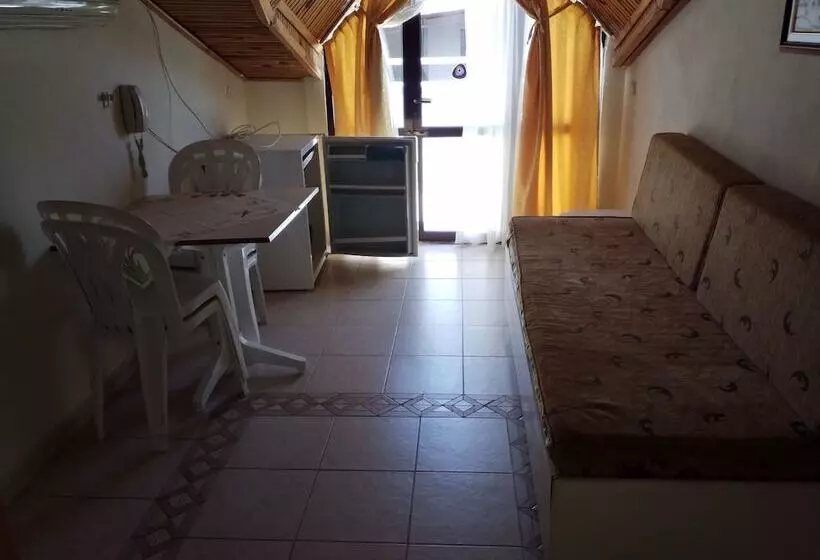 استودیوی استاندارد, Kamelya Apartments