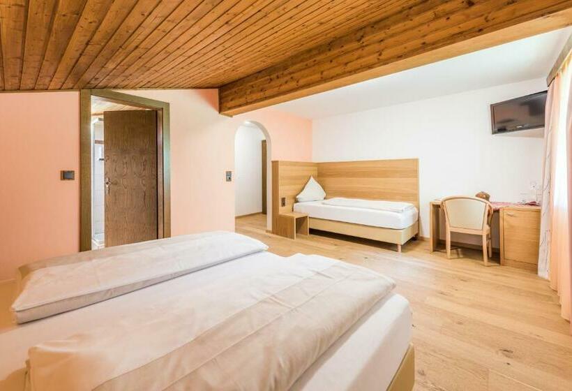 اتاق استاندارد سه نفره, Künstleralm