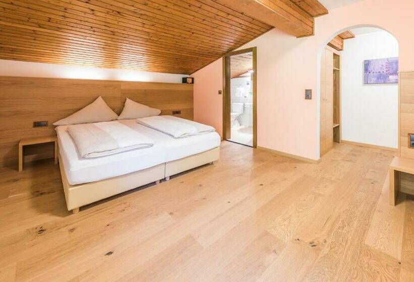 اتاق استاندارد سه نفره, Künstleralm