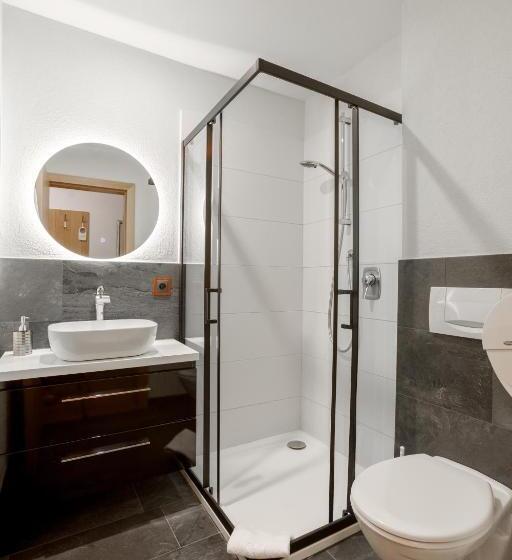 اتاق استاندارد سه تخته با بالکن, Künstleralm