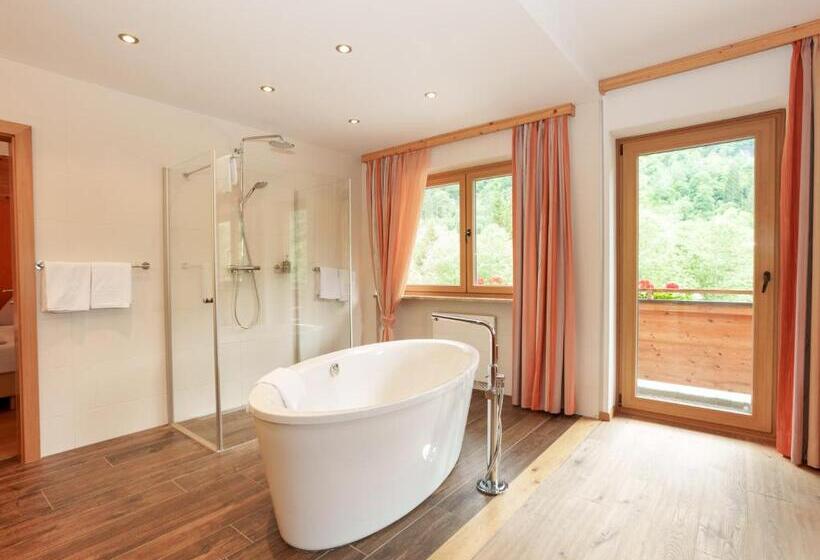 سوئیت با بالکن, Künstleralm