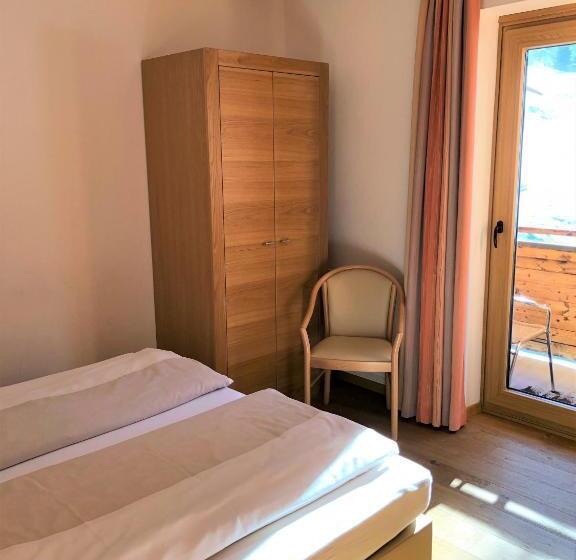 اتاق استاندارد یک تخته با بالکن, Künstleralm