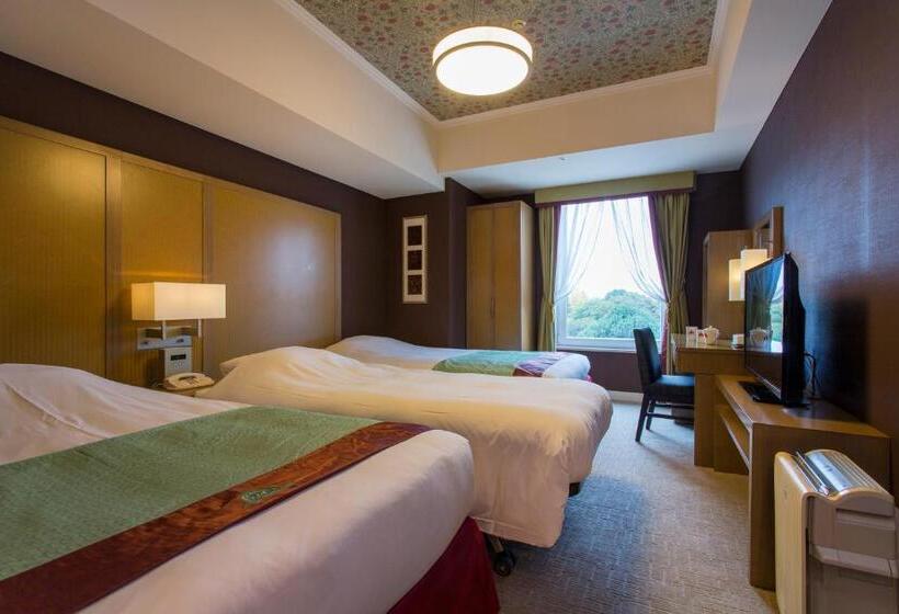 غرفة قياسية ثلاثية, Monterey Akasaka