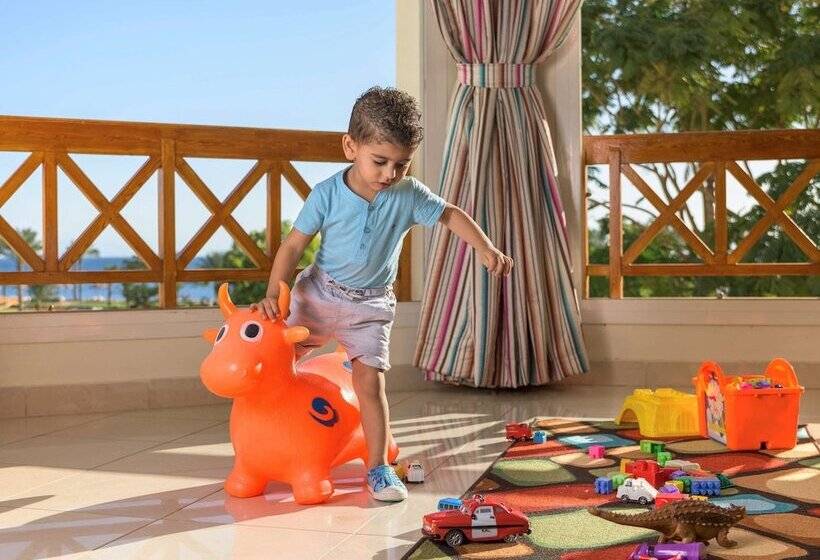 اتاق خانوادگی با چشم‌انداز دریا, Movenpick Taba Resort & Spa