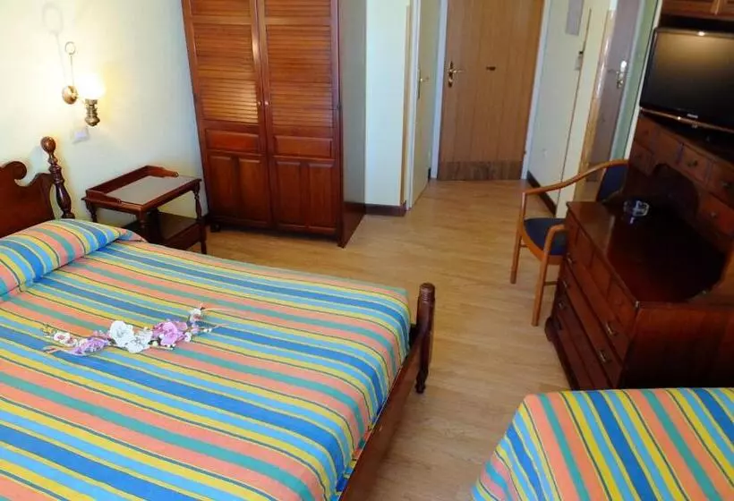 Standard Neljän Hengen Huone, Palme & Suite