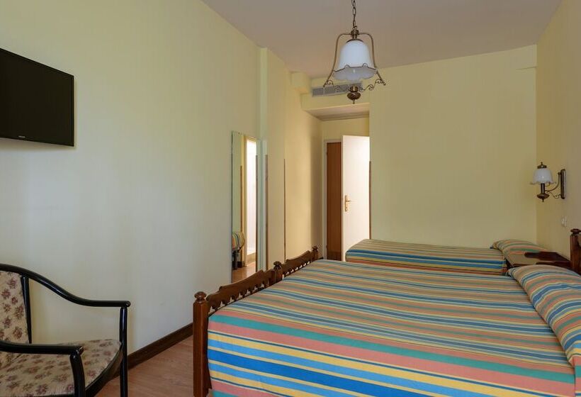 Номер Стандарт Трехместный, Palme & Suite