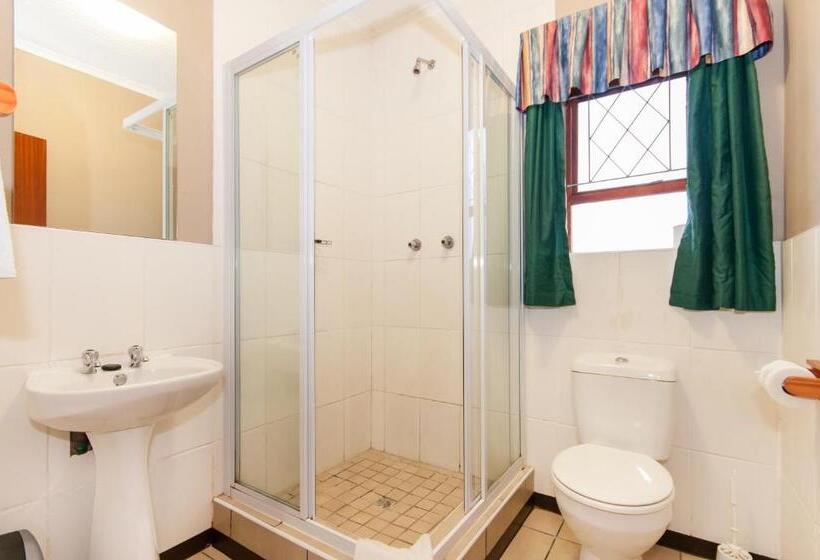 스탠다드 방갈로, Pine Lodge Resort