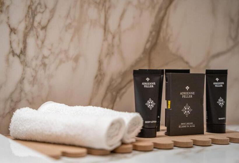 Люкс Семейный 2 Спальни, Queen S Court Hotel & Residence