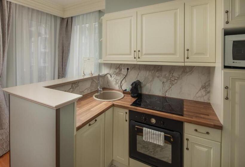 Люкс Deluxe Кровать Кинг, Queen S Court Hotel & Residence