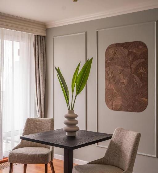 Люкс Deluxe Кровать Кинг, Queen S Court Hotel & Residence