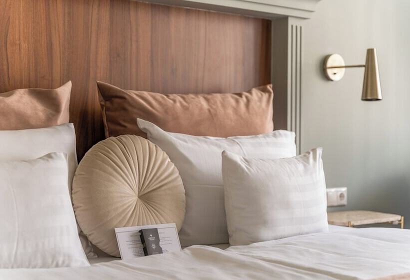 Стандартный Номер Кровать Кинг, Queen S Court Hotel & Residence