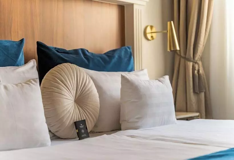 キングサイズベッドのスタンダードルーム, Queen S Court Hotel & Residence