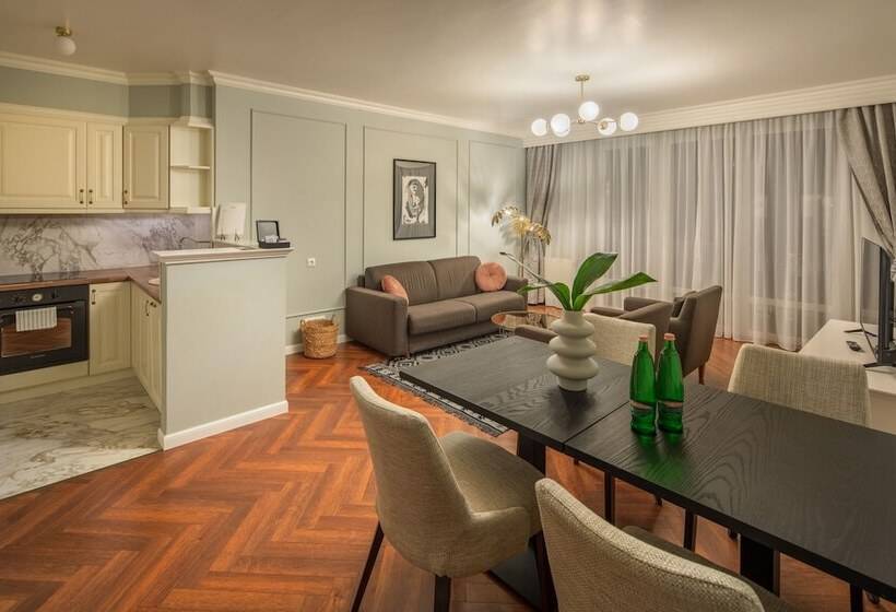Люкс Семейный 2 Спальни, Queen S Court Hotel & Residence