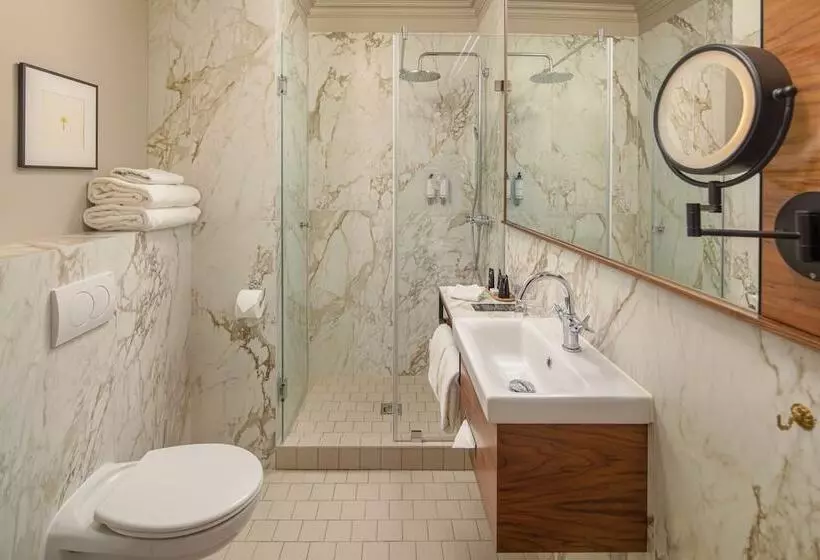 キングサイズベッドのデラックススイート, Queen S Court Hotel & Residence