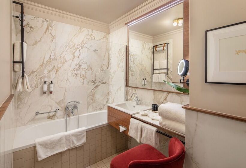 Трехместный Номер Superior, Queen S Court Hotel & Residence