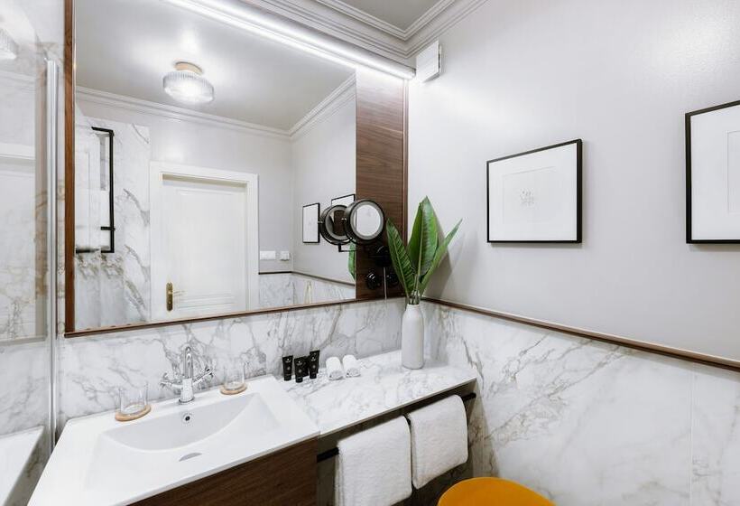 Трехместный Номер Superior, Queen S Court Hotel & Residence