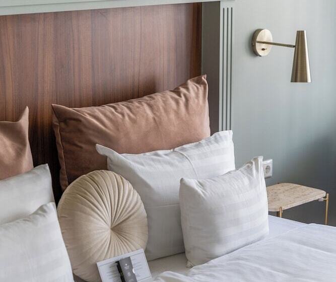 Стандартный Номер Кровать Кинг, Queen S Court Hotel & Residence