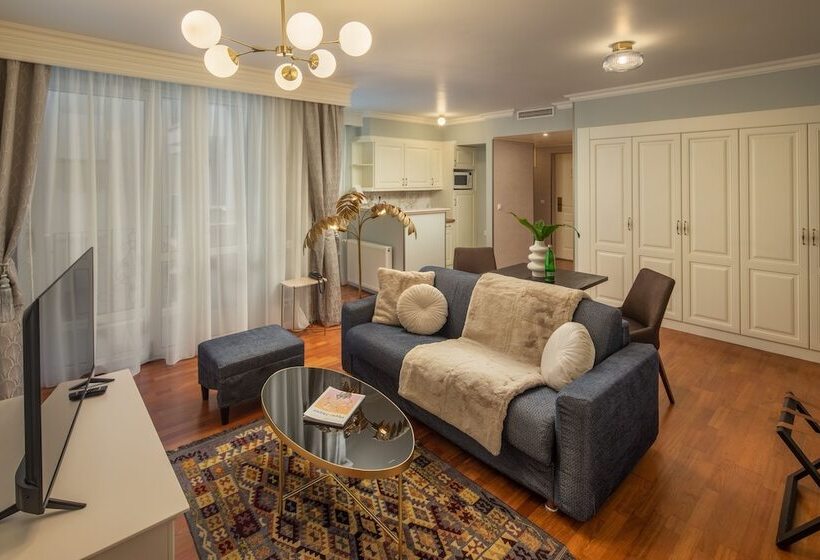 Люкс Deluxe Кровать Кинг, Queen S Court Hotel & Residence