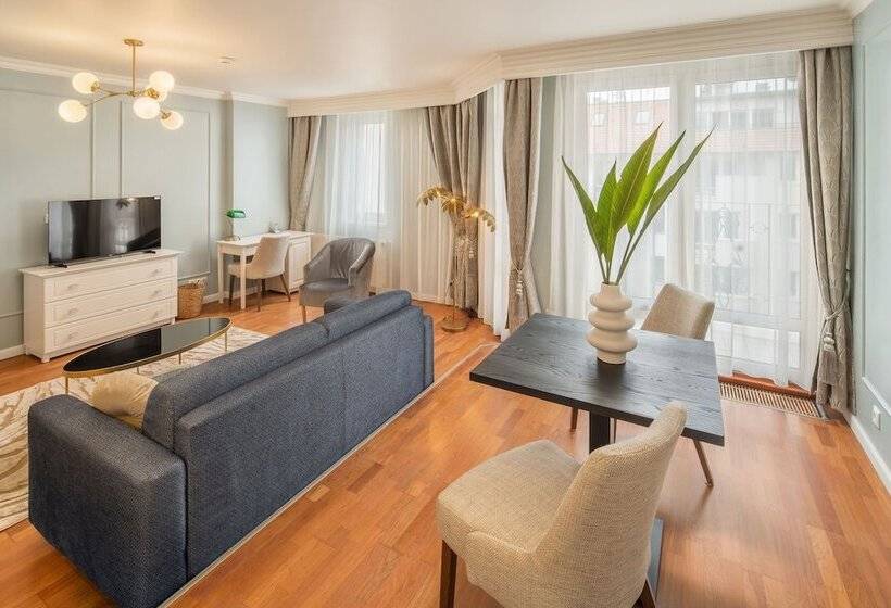 Люкс Deluxe Кровать Кинг, Queen S Court Hotel & Residence