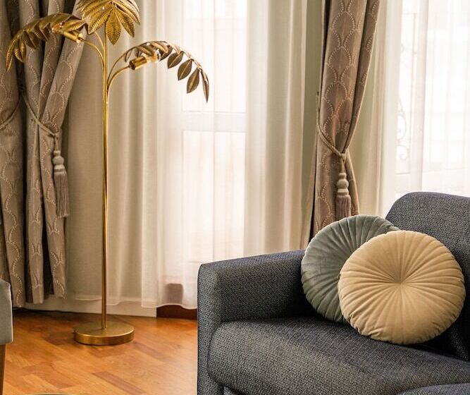 Люкс Deluxe Кровать Кинг, Queen S Court Hotel & Residence