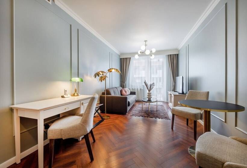 Трехместный Номер Superior, Queen S Court Hotel & Residence