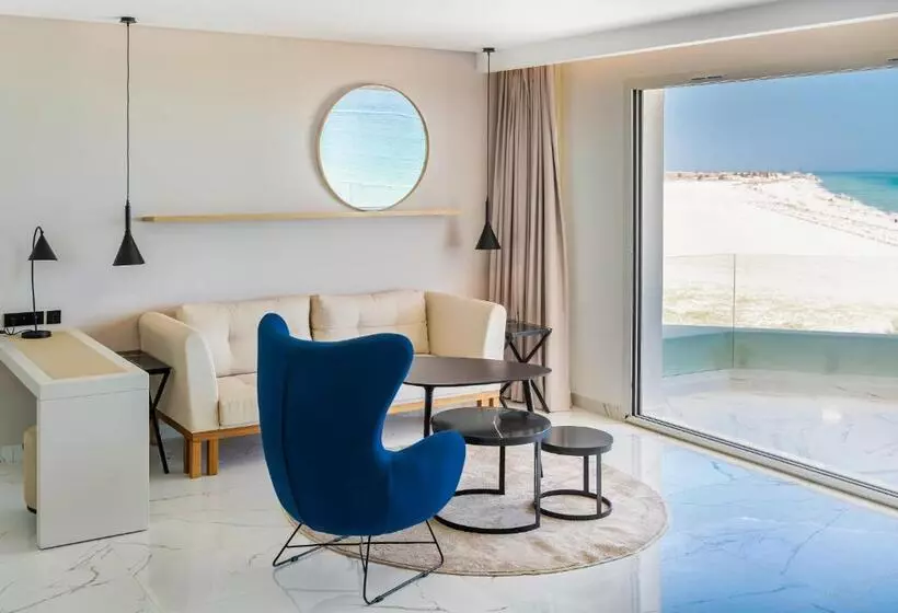سوییت جونیور با چشمانداز دریا, Radisson Blu Palace Resort & Thalasso, Djerba