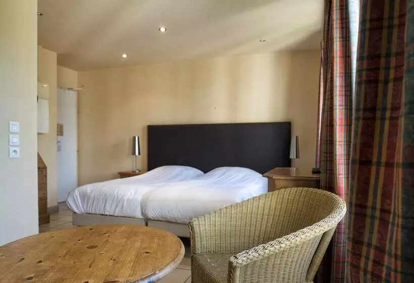 スーペリアスタジオ, Residence Hotel Les Ducs De Chevreuse Avec Hébergement, Repas & Pdj, Séminaire, Bureau & Parking