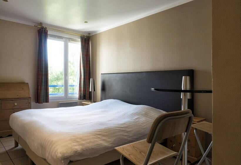 スーペリアスタジオ, Residence Hotel Les Ducs De Chevreuse Avec Hébergement, Repas & Pdj, Séminaire, Bureau & Parking