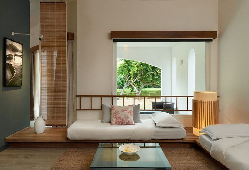 سوییت خانوادگی, The Ravenala Attitude