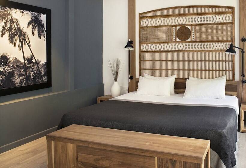 سوییت خانوادگی, The Ravenala Attitude