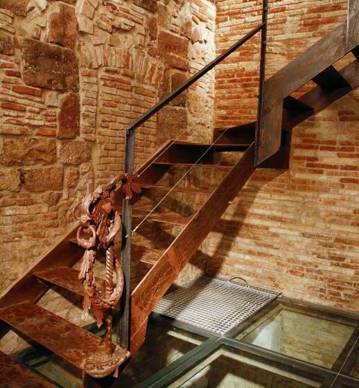 Студия Стандарт, Ainb Gothic Jaume I Apartments