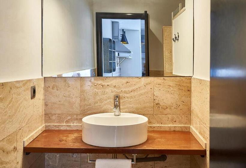 Студия Стандарт, Ainb Gothic Jaume I Apartments