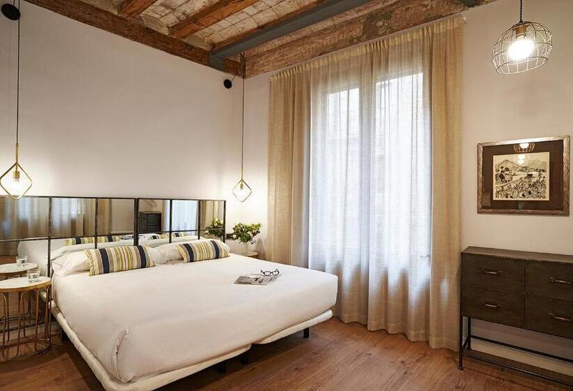 Студия Стандарт, Ainb Gothic Jaume I Apartments