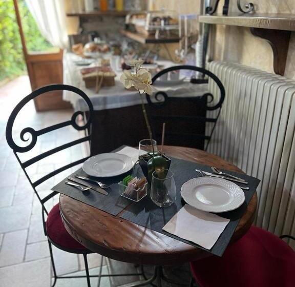 اتاق خانوادگی, Corte Dei Folletti