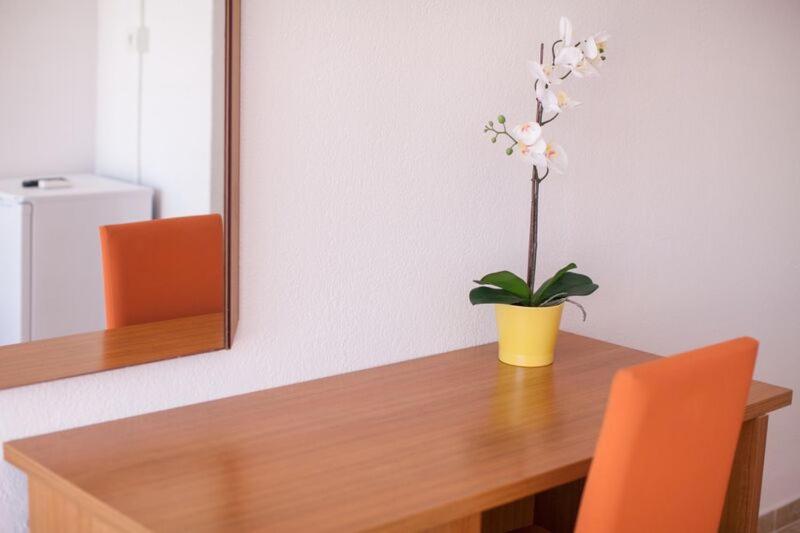 스탠다드 트리플 발코니 룸, Hostal Los Pinos