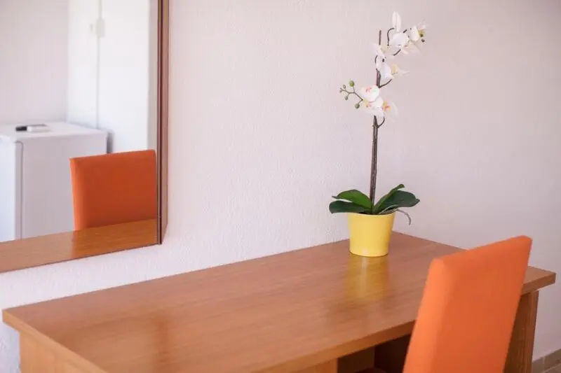 اتاق استاندارد سه تخته با بالکن, Hostal Los Pinos