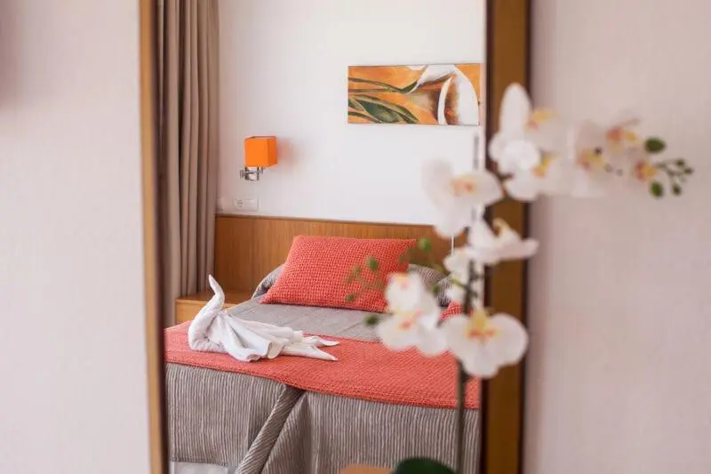 اتاق استاندارد سه تخته با بالکن, Hostal Los Pinos