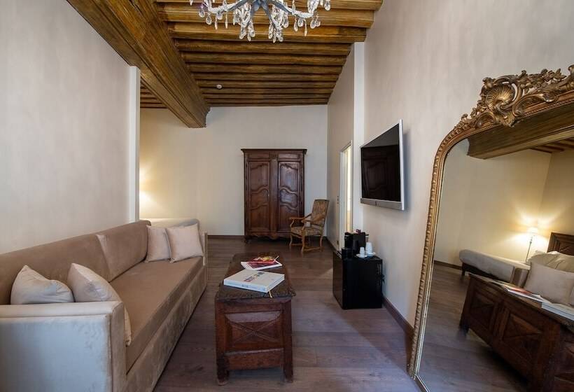 جناح جونيور, Abbaye De Maizieres