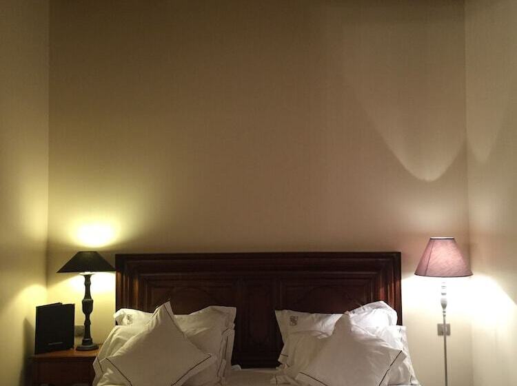 جناح جونيور, Abbaye De Maizieres