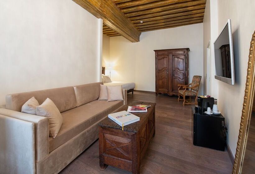 جناح جونيور, Abbaye De Maizieres