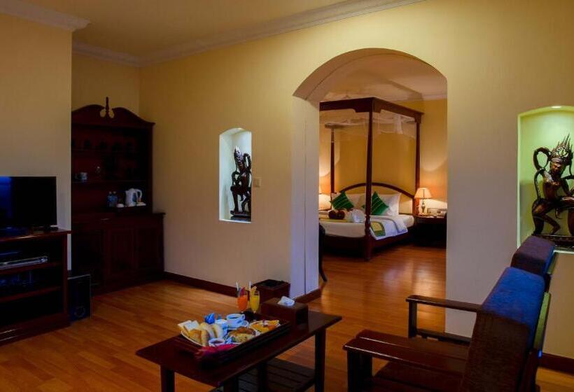 جناح إدارى, Angkor Holiday