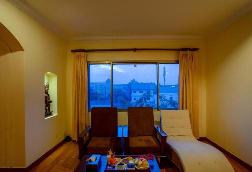 جناح إدارى, Angkor Holiday