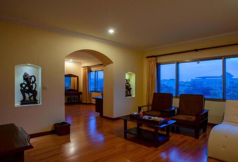 جناح إدارى, Angkor Holiday