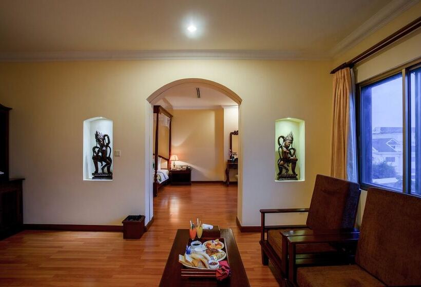 جناح إدارى, Angkor Holiday